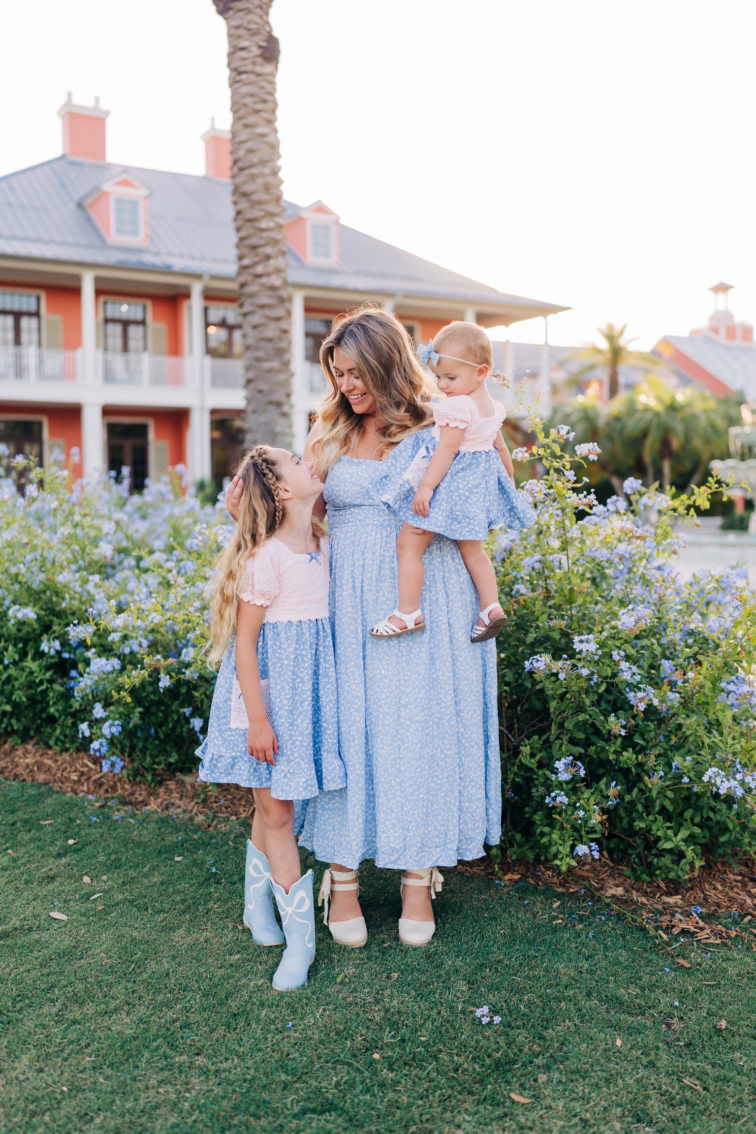 denim dress with daisies Women's Light denim blue/daisies Embroidered Open-Back Denim Dress