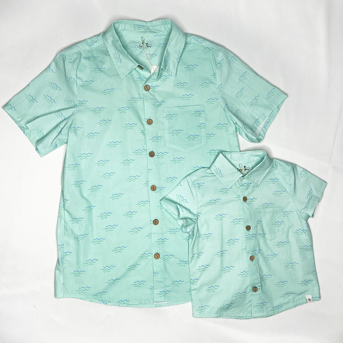 Men&#39;s Blue Wave Button-up Shirt