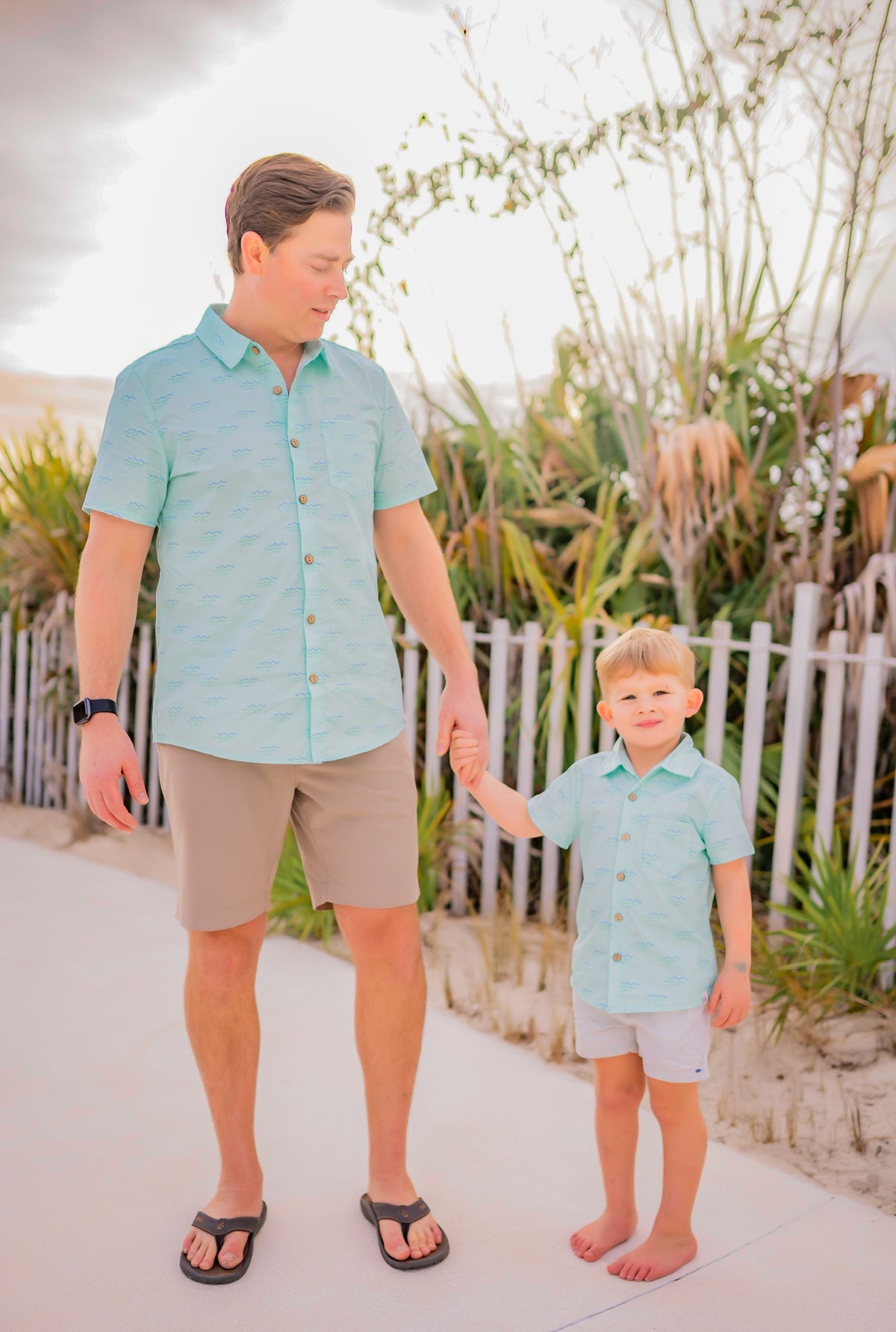 Men&#39;s Blue Wave Button-up Shirt