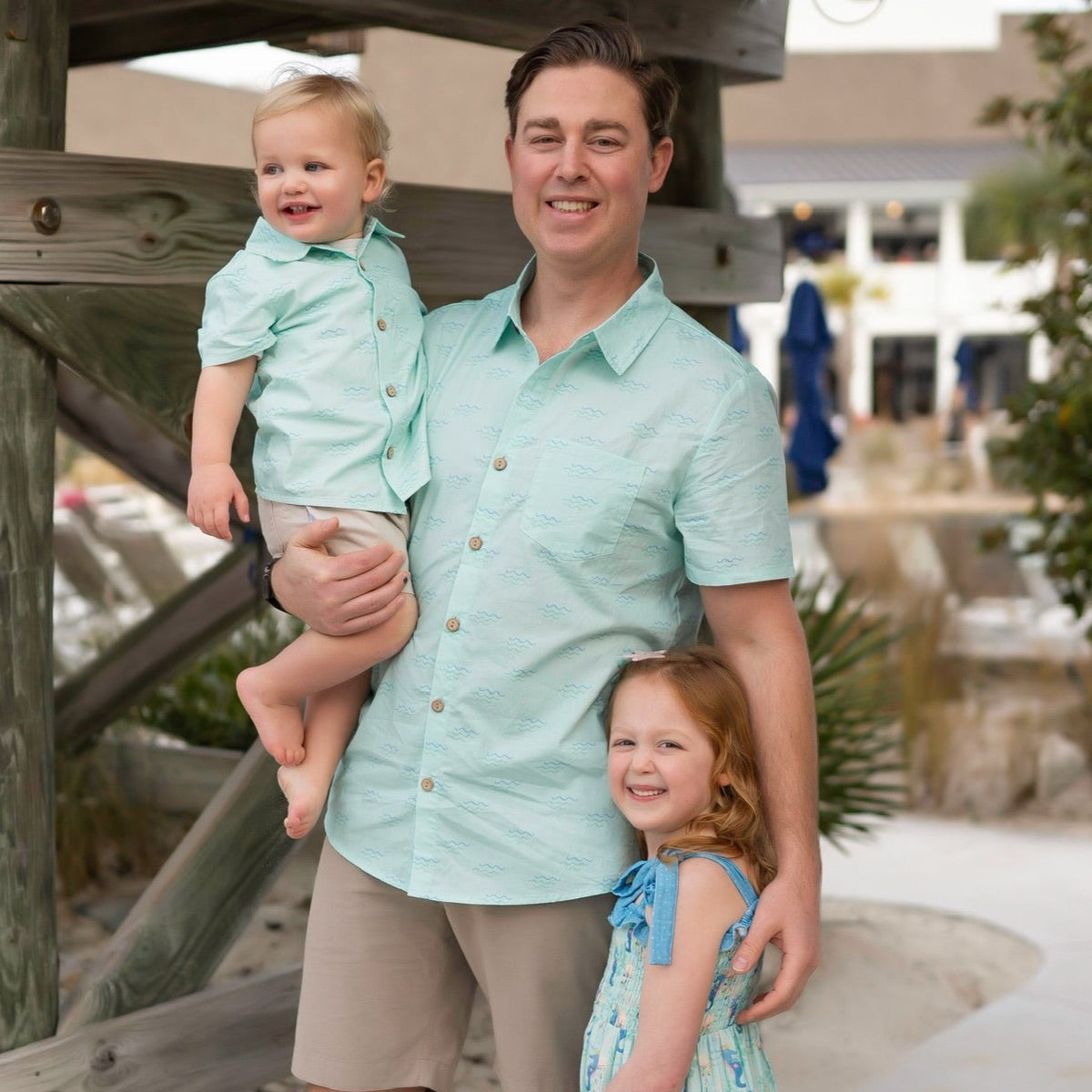 Men&#39;s Blue Wave Button-up Shirt